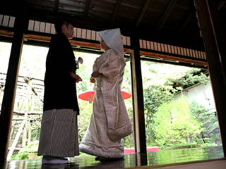 情緒豊かな日本庭園で、母屋で、お写真を思い思いに。